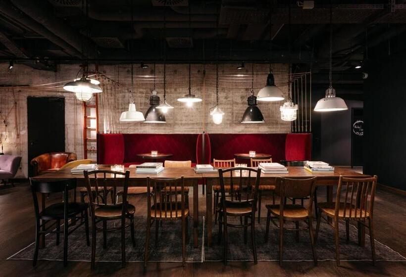 Студия Стандарт, Ruby Leni Hotel Dusseldorf