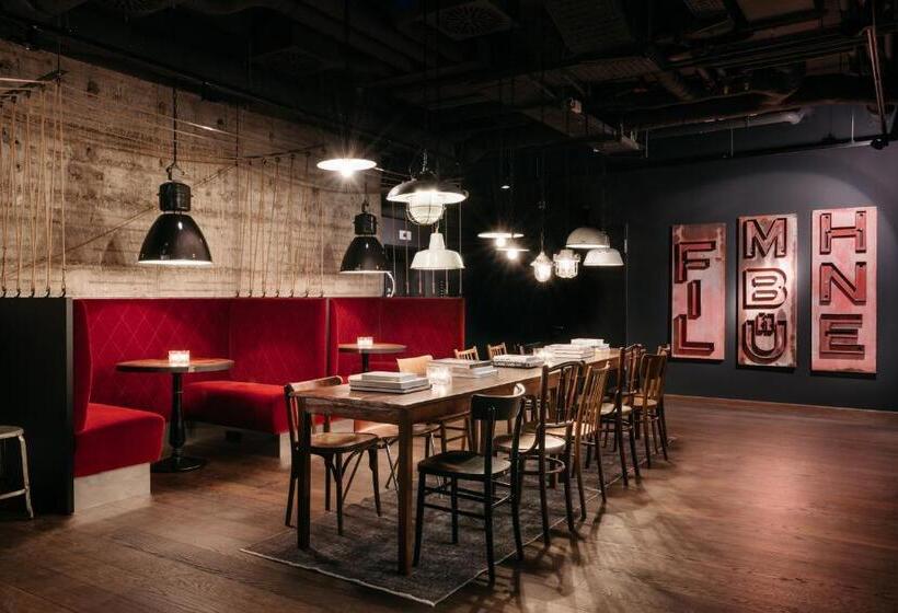 Студия Стандарт, Ruby Leni Hotel Dusseldorf