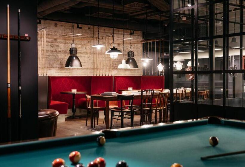 Студия Стандарт, Ruby Leni Hotel Dusseldorf