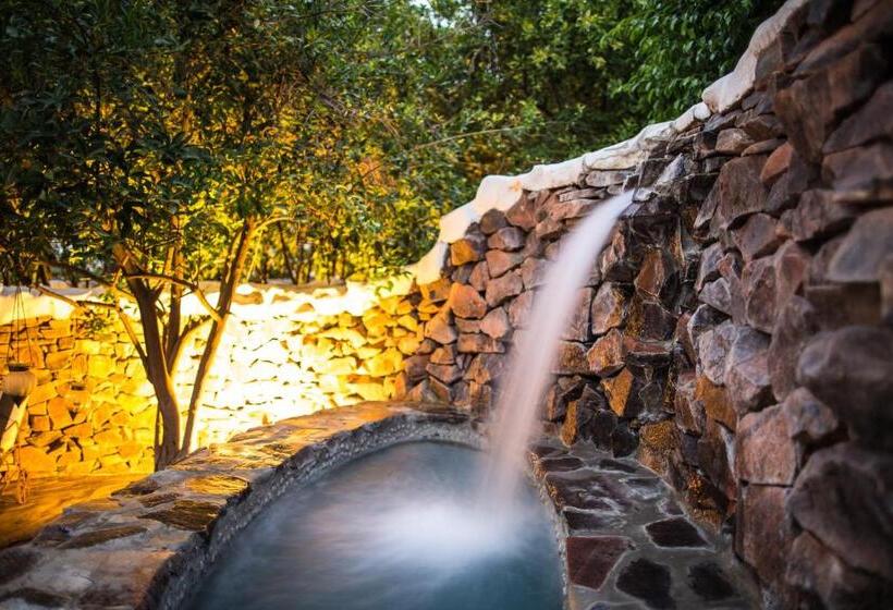 سوئیت با تخت بزرگ, Korakia Pensione