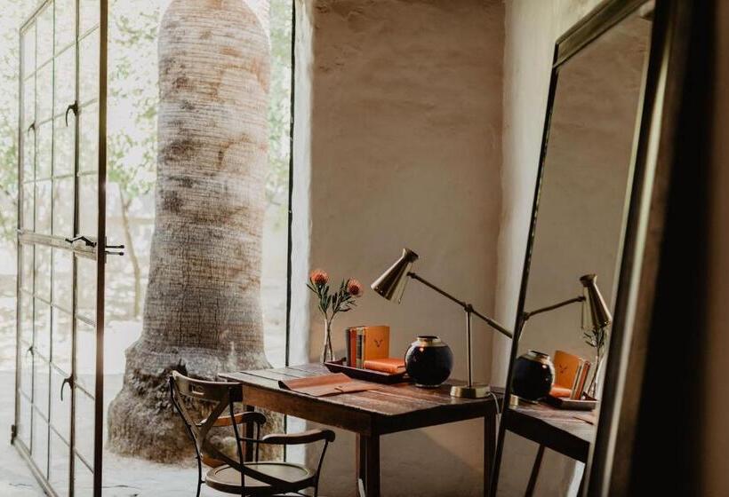 سوئیت با تخت بزرگ, Korakia Pensione