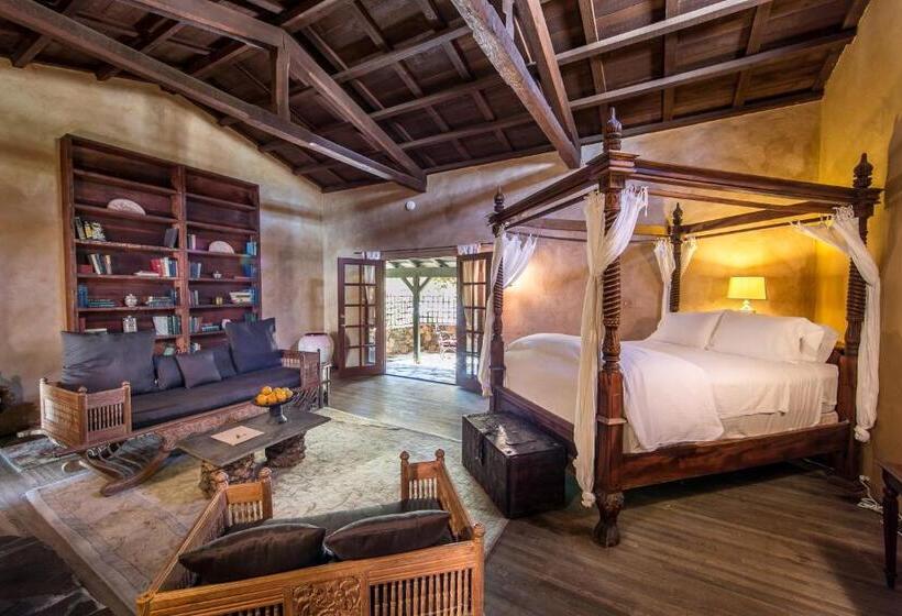 سوییت, Korakia Pensione