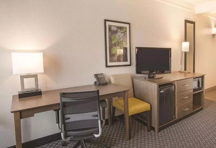 キングサイズベッドのデラックスルーム, La Quinta By Wyndham Arlington North 6 Flags Dr