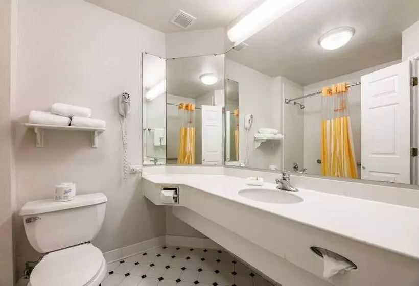 سوئیت با تخت بزرگ, La Quinta Inn & Suites By Wyndham Houston Bush Iah South