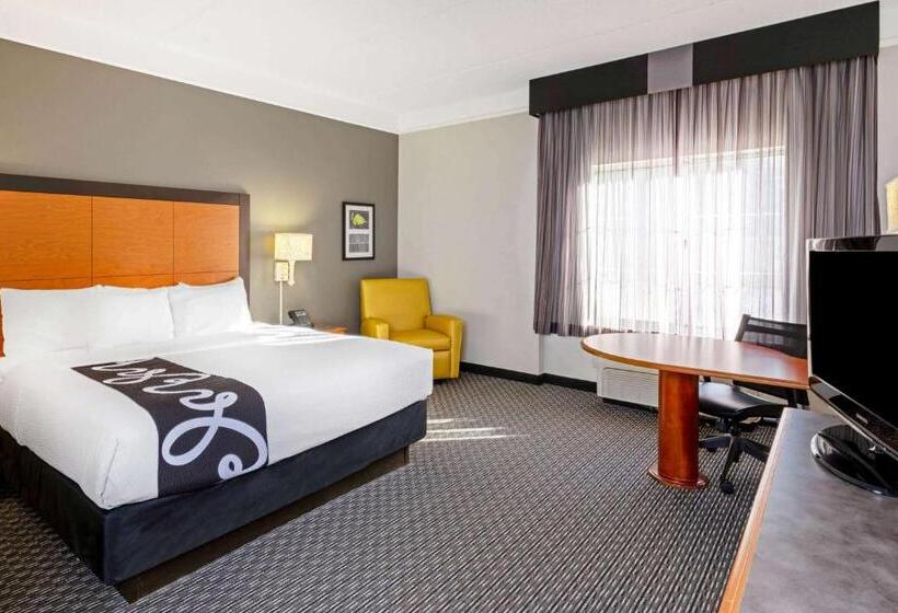 Quarto Estandar Cama King para Deficientes Físicos, La Quinta By Wyndham Houston West Park 10