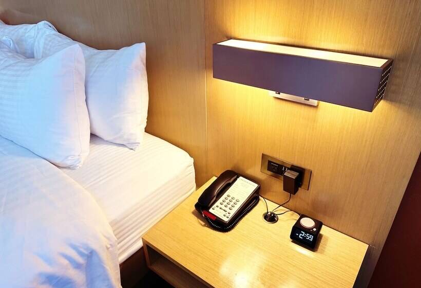 اتاق استاندارد با تخت بزرگ برای معلولان, Lincoln Hotel Monterey Park Los Angeles