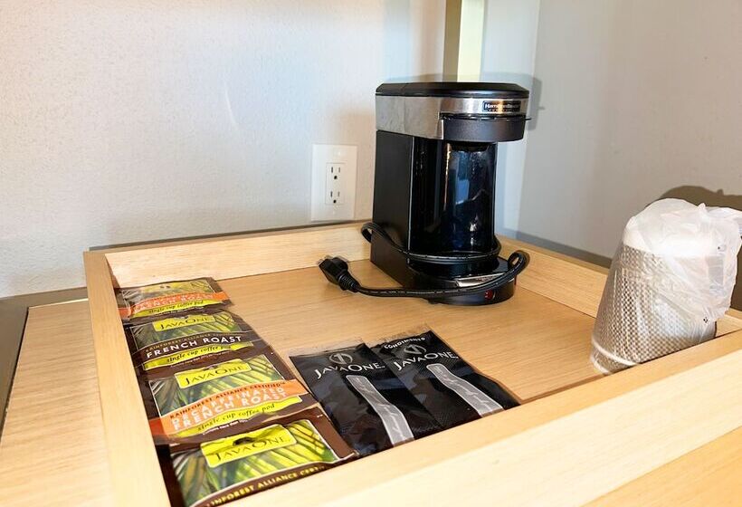 חדר סטנדרט, מיטת קינג, מותאם לאדם עם מוגבלויות, Lincoln Hotel Monterey Park Los Angeles