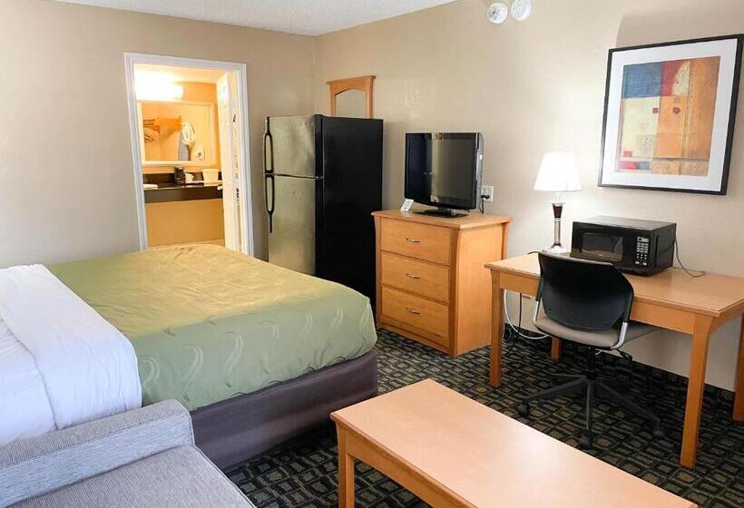 מיטת קינג בסוויטה, Studio 6 Suites North Richland Hills Tx