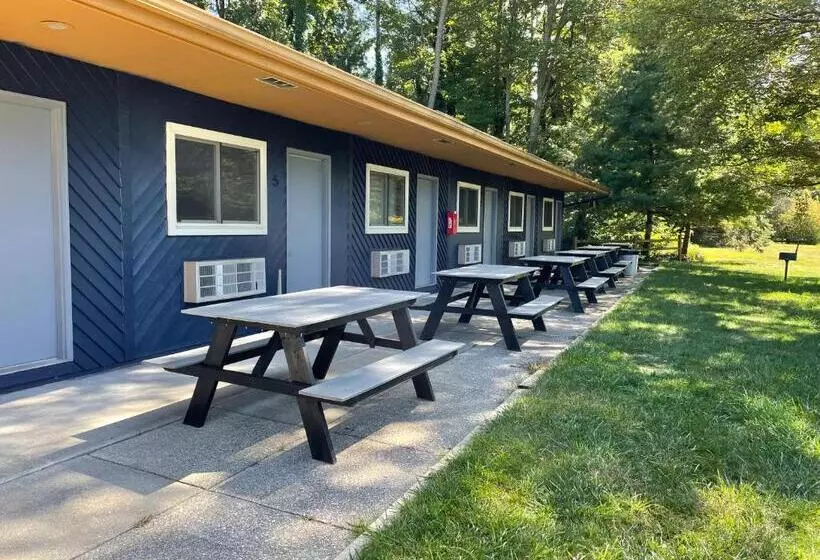 ２ダブルベッドのスタンダードルーム, Lake Bluff Inn And Suites