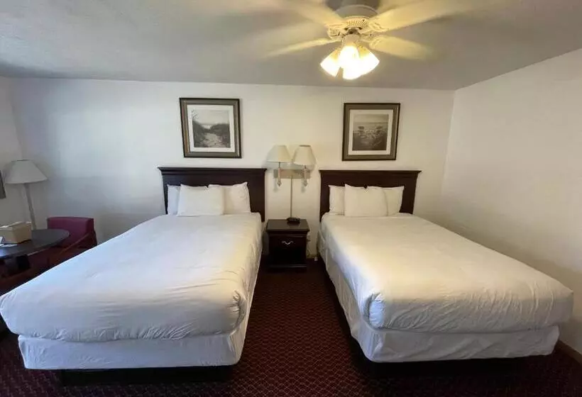 ２ダブルベッドのスタンダードルーム, Lake Bluff Inn And Suites