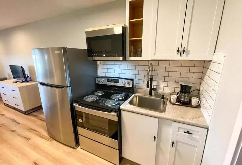 Standard studio with lake view, Lake Bluff Inn And Suites