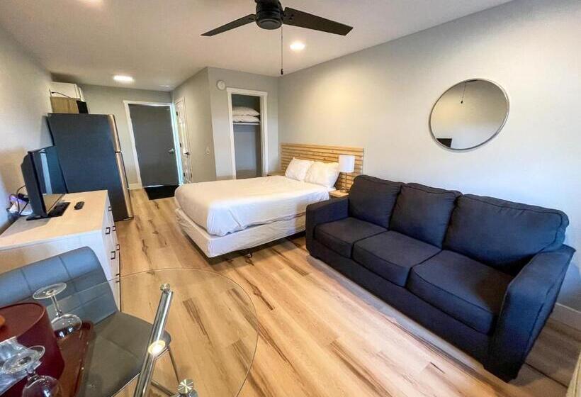 استوديو قياسي مطل على البحيرة, Lake Bluff Inn And Suites