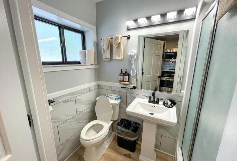 Standard studio with lake view, Lake Bluff Inn And Suites