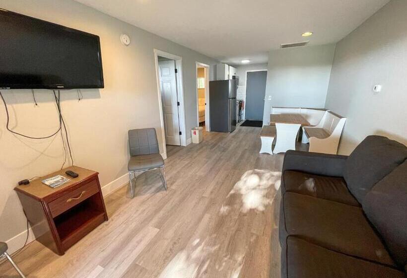 Люкс 2 Спальни, Lake Bluff Inn And Suites