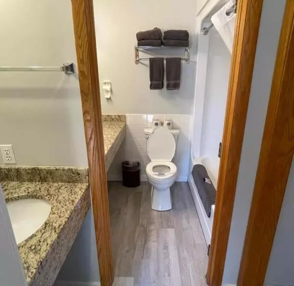 キングサイズベッドのデラックスルーム, Lake Bluff Inn And Suites
