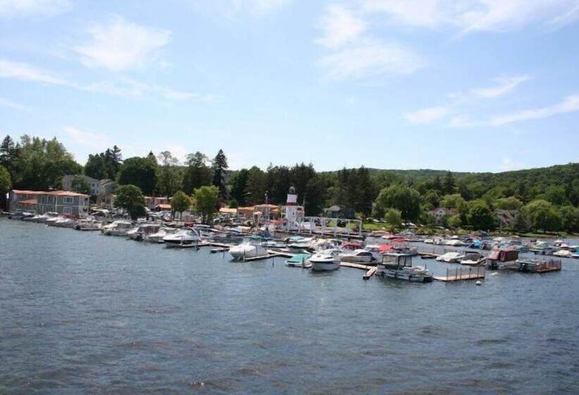 家庭间, Lake Front