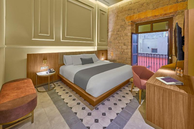 اتاق استاندارد با تخت بزرگ, City Centro By Marriott San Luis Potosi