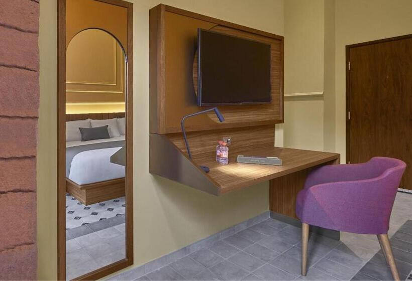 اتاق استاندارد با تخت بزرگ, City Centro By Marriott San Luis Potosi