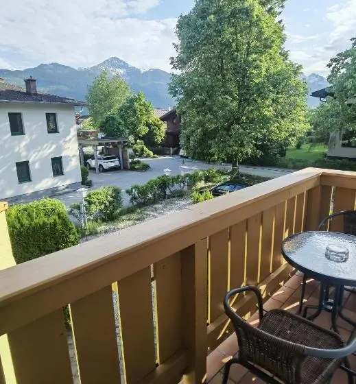 اتاق استاندارد با بالکن, Landhaus Zell Am See