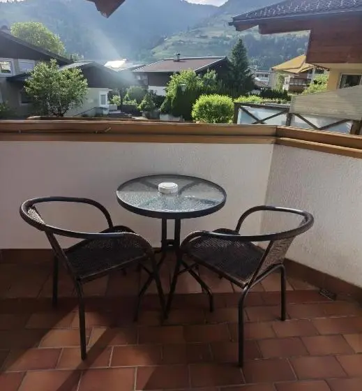 اتاق استاندارد با بالکن, Landhaus Zell Am See