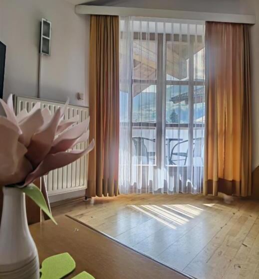 חדר סטנדרט עם מרפסת, Landhaus Zell Am See