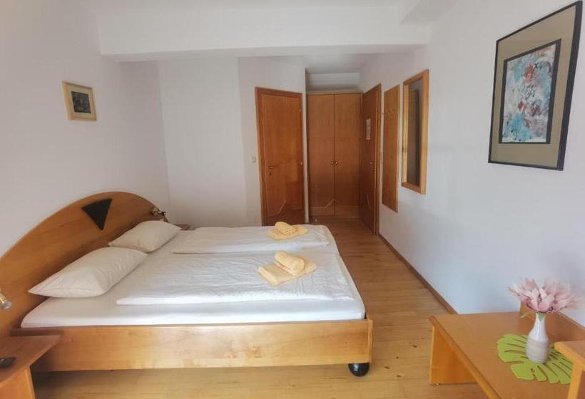 חדר סטנדרט עם מרפסת, Landhaus Zell Am See