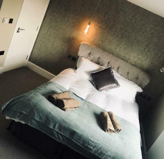 اتاق لوکس, The Station Restaurant & Bar