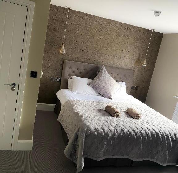 اتاق خانوادگی, The Station Restaurant & Bar