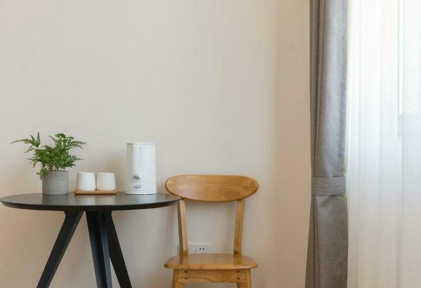 اتاق استاندارد با تخت دو نفره بزرگ, Wander Hostel