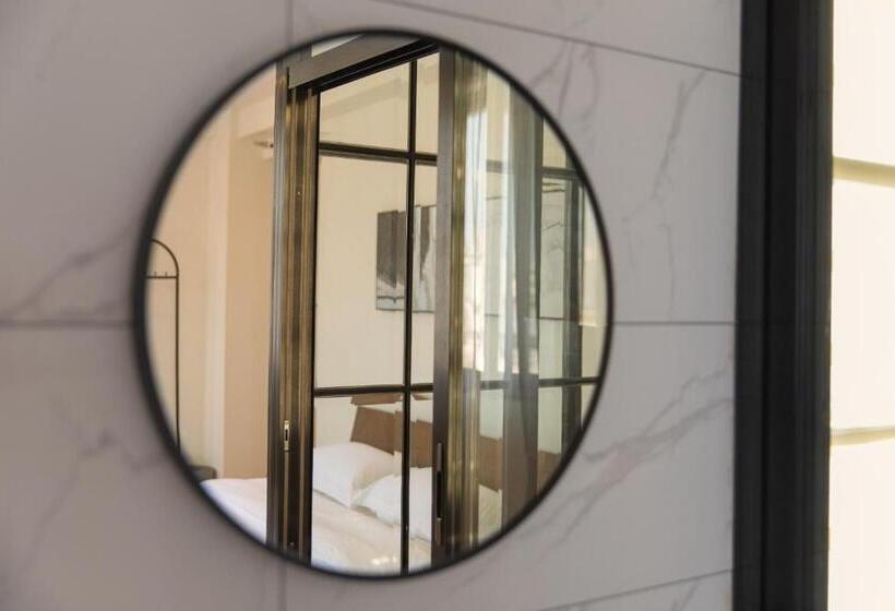 اتاق استاندارد با تخت دو نفره بزرگ, Wander Hostel
