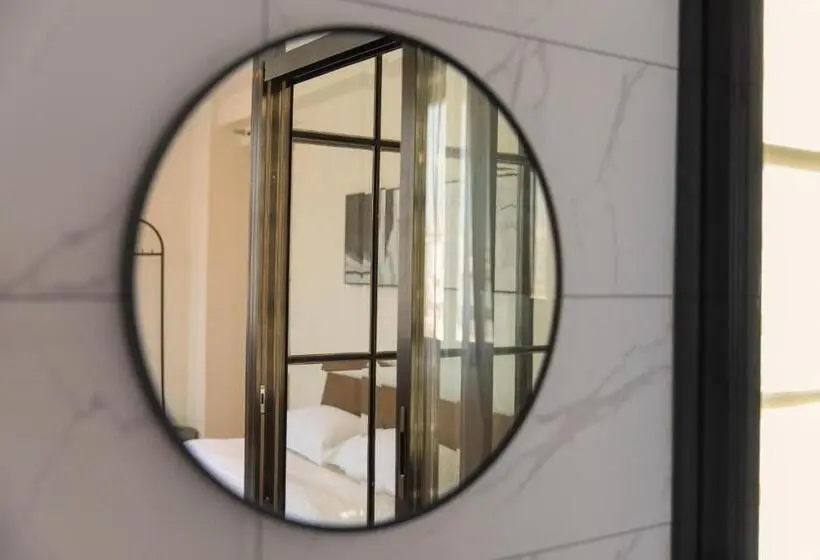 اتاق استاندارد با تخت دو نفره بزرگ, Wander Hostel