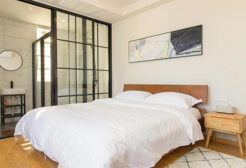 اتاق استاندارد با تخت دو نفره بزرگ, Wander Hostel