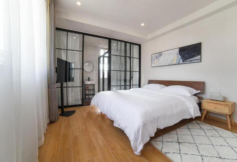 اتاق استاندارد با تخت دو نفره بزرگ, Wander Hostel