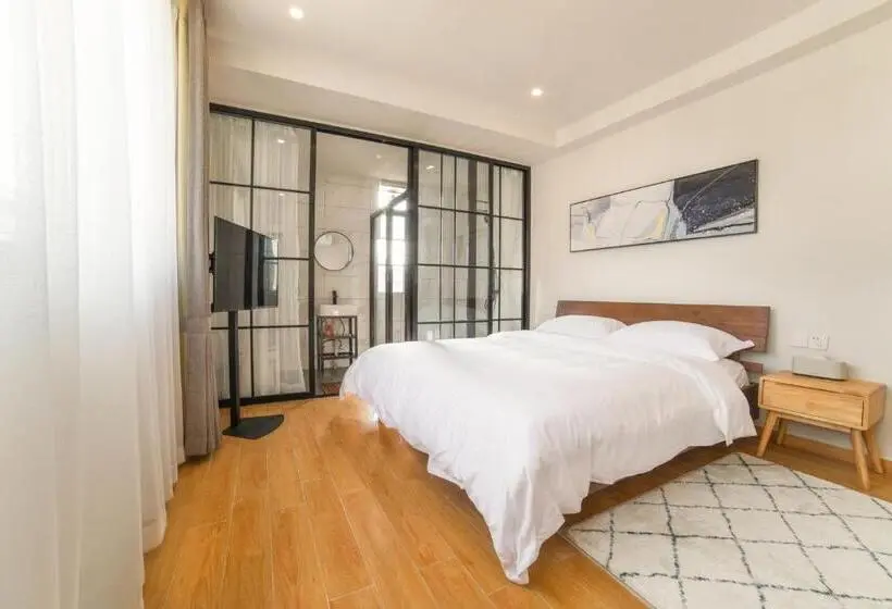 اتاق استاندارد با تخت دو نفره بزرگ, Wander Hostel