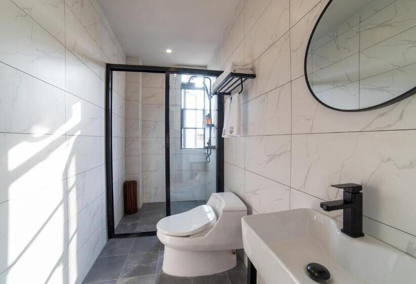 اتاق استاندارد با تخت دو نفره بزرگ, Wander Hostel