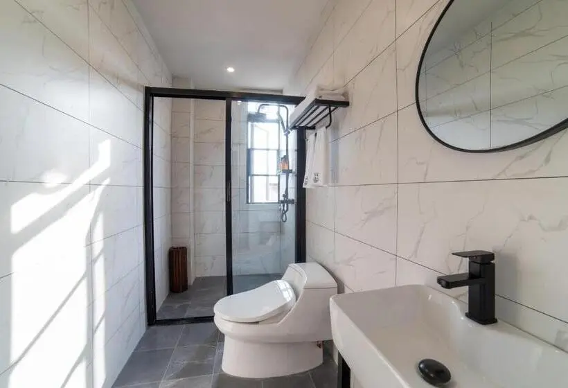 اتاق استاندارد با تخت دو نفره بزرگ, Wander Hostel