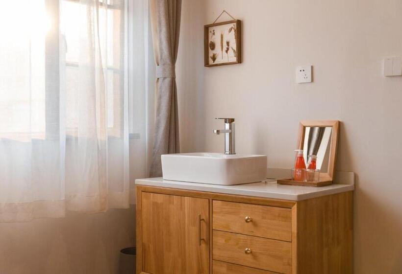 اتاق لوکس با تخت دو نفره بزرگ, Wander Hostel