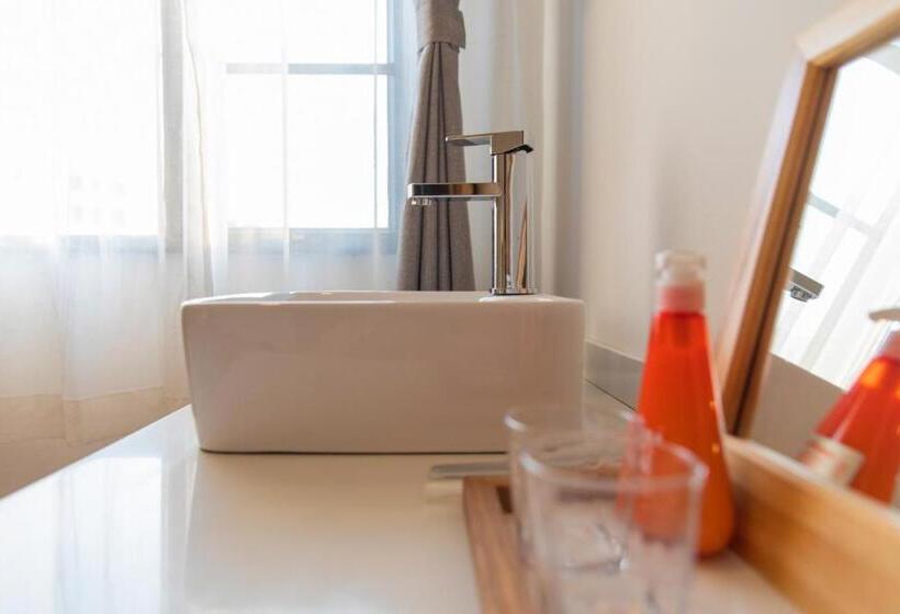 اتاق لوکس با تخت دو نفره بزرگ, Wander Hostel