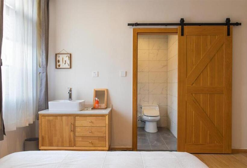 اتاق لوکس با تخت دو نفره بزرگ, Wander Hostel