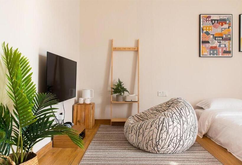 اتاق لوکس با تخت دو نفره بزرگ, Wander Hostel