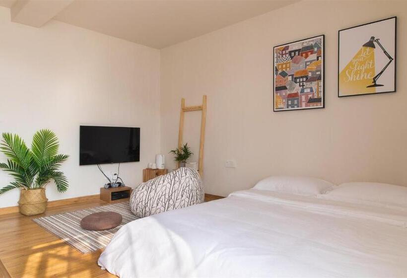 اتاق لوکس با تخت دو نفره بزرگ, Wander Hostel