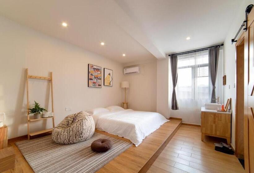 اتاق لوکس با تخت دو نفره بزرگ, Wander Hostel