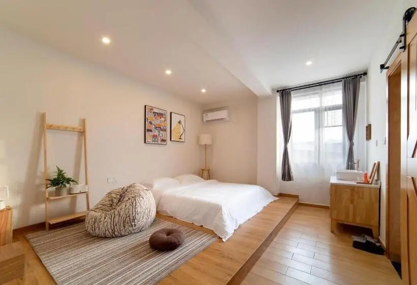اتاق لوکس با تخت دو نفره بزرگ, Wander Hostel
