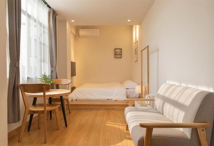 اتاق سوپریور با تخت دو نفره بزرگ, Wander Hostel