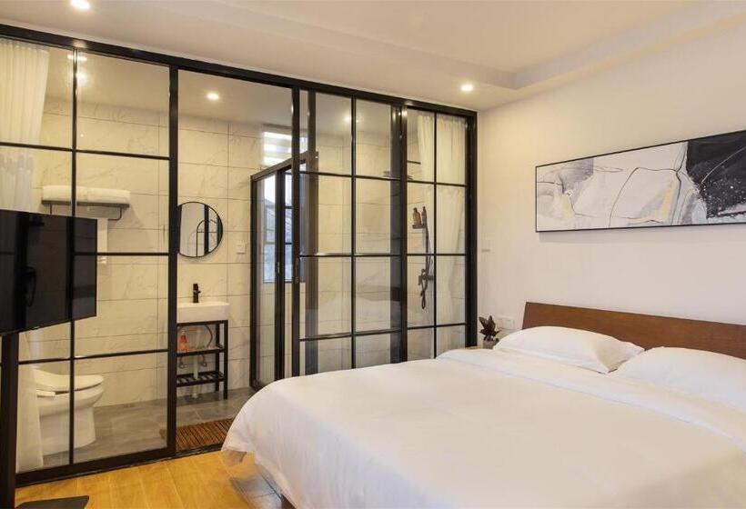 Habitación Deluxe con Balcón, Wander Hostel