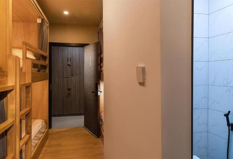 تختخواب در اتاق مشترک, Wander Hostel