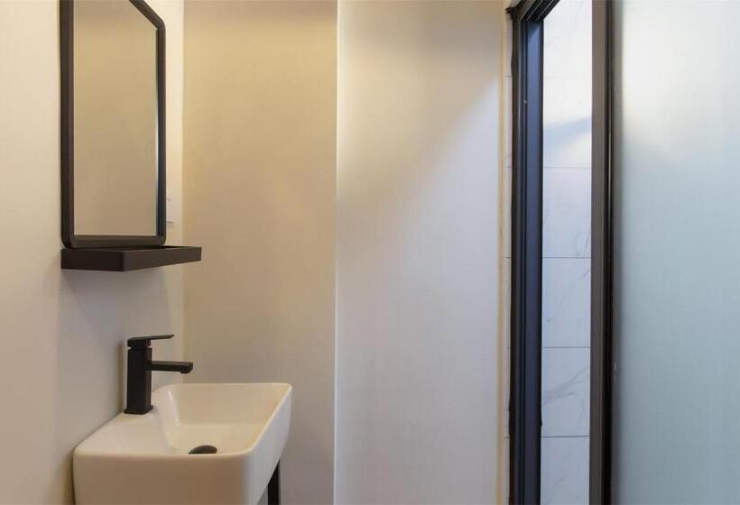 تختخواب در اتاق مشترک, Wander Hostel