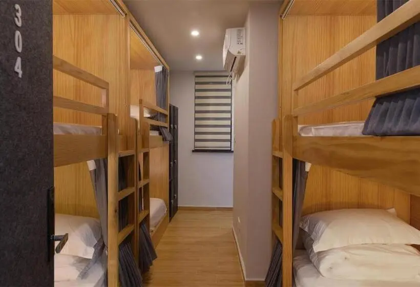 تختخواب در اتاق مشترک, Wander Hostel