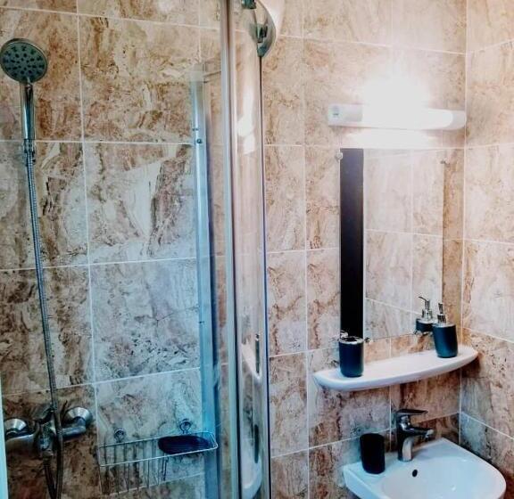 آپارتمان 1 خوابه, Stone House   Makepe, Douala