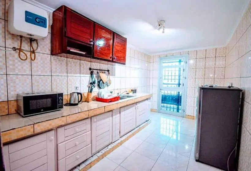 آپارتمان 1 خوابه, Stone House   Makepe, Douala